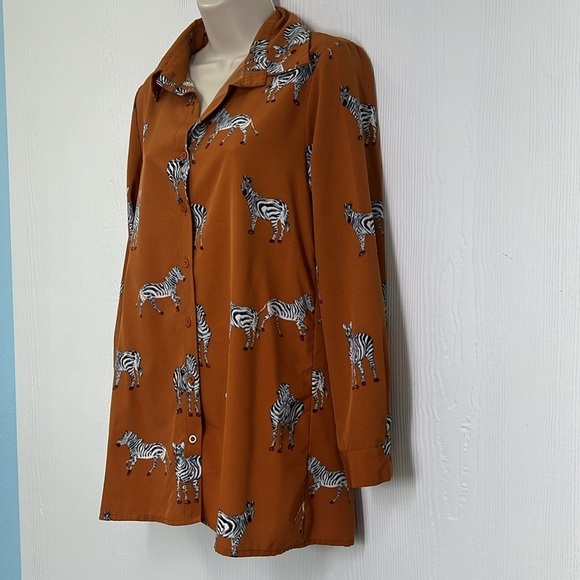 Sunday Up - Burnt Orange Zebra Patterned Button Up Lightweight Blouse Small - Picture 5 of 10